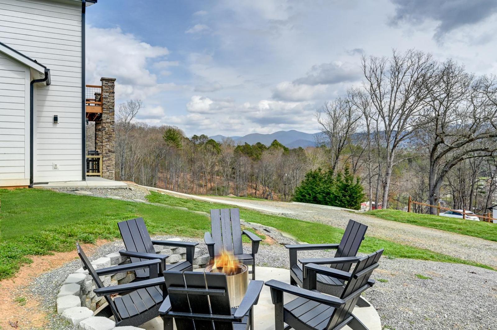 Willa Mon Tresor, Modern Mountain Views With Deck Weaverville Zewnętrze zdjęcie